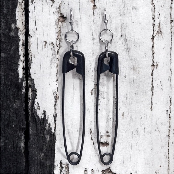 5 For $25💫Long Punk Rock Black Safety Pin Dangles - Picture 4 of 4